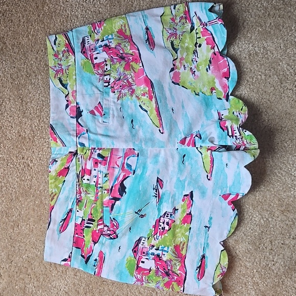 Crown & Ivy (12P) Scalloped Shorts - Picture 2 of 3